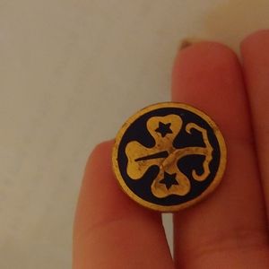 Vintage girl scout pin trefoil pinback button